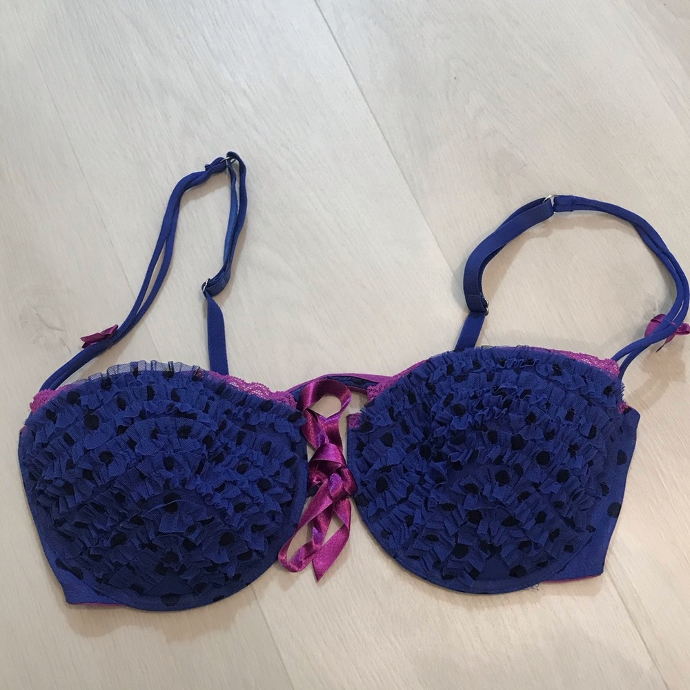 Victoria’s Secret 34 D Polka Dot Bra Front Clasp